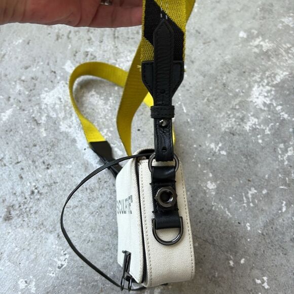 Off-White Virgil Abolh Sculpture canvas - Picture 10 of 13